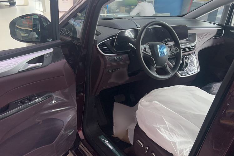 Used Buick GL8 2023 Avenir Aivia Six-Seat Deluxe Edition Interior 2