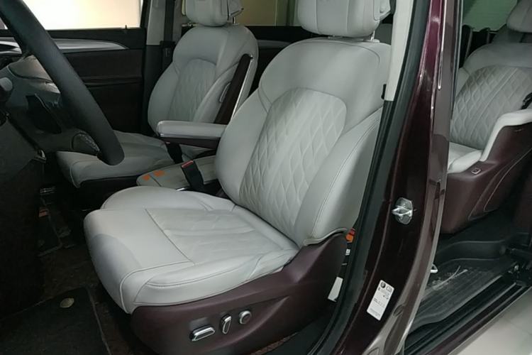 Used Buick GL8 2023 Avenir Aivia Six-Seat Deluxe Edition Left Front Seat