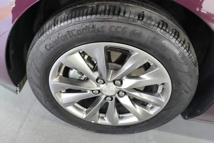 Used Buick GL8 2023 Avenir Aivia Six-Seat Deluxe Edition Left Front Wheel Hub