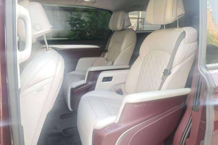 Used Buick GL8 2023 Avenir Aivia Six-Seat Deluxe Edition Left Rear Seat