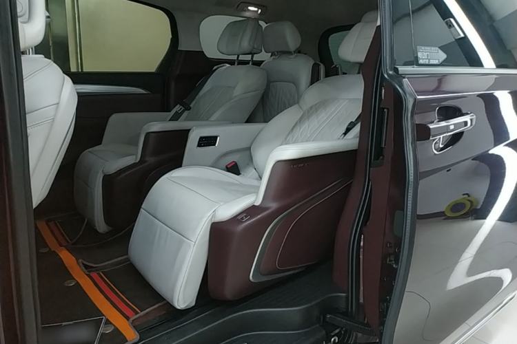 Used Buick GL8 2023 Avenir Aivia Six-Seat Deluxe Edition Left Rear Seat