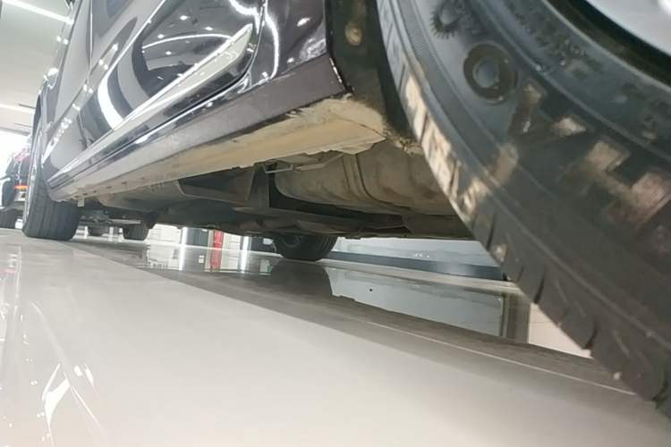 Used Buick GL8 2023 Avenir Aivia Six-Seat Deluxe Edition Left Side Sill