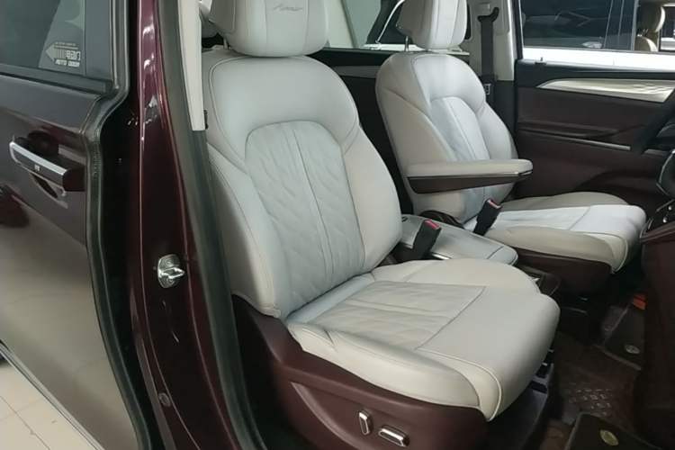 Used Buick GL8 2023 Avenir Aivia Six-Seat Deluxe Edition Right Front Seat