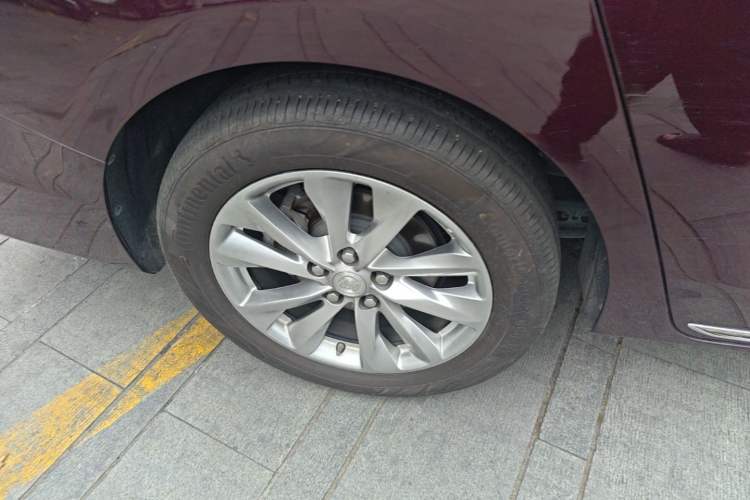 Used Buick GL8 2023 Avenir Aivia Six-Seat Deluxe Edition Right Rear Wheel Hub