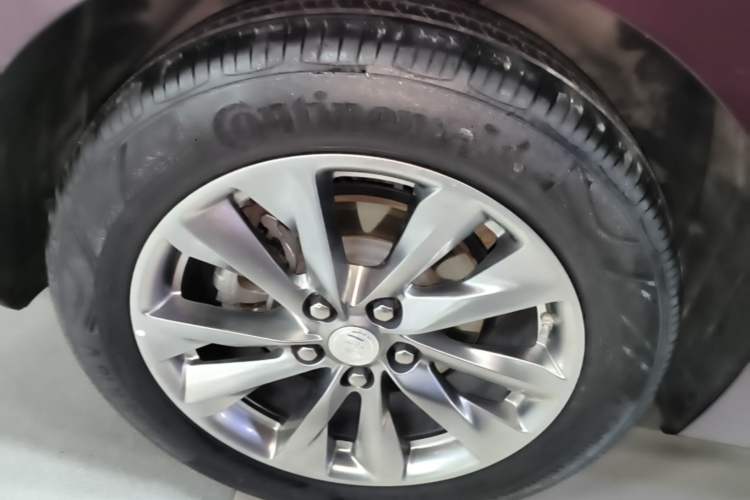Used Buick GL8 2023 Avenir Aivia Six-Seat Deluxe Edition Right Rear Wheel Hub