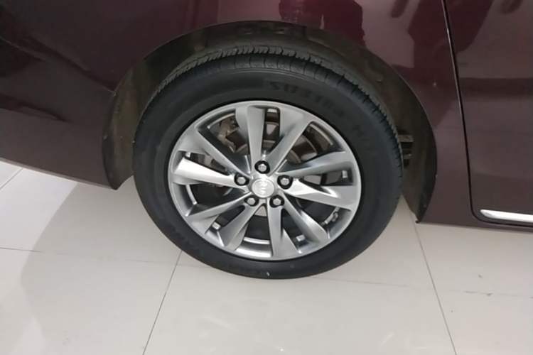 Used Buick GL8 2023 Avenir Aivia Six-Seat Deluxe Edition Right Rear Wheel Hub