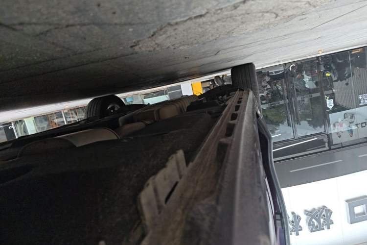 Used Buick GL8 2023 Avenir Aivia Six-Seat Deluxe Edition Right Side Sill