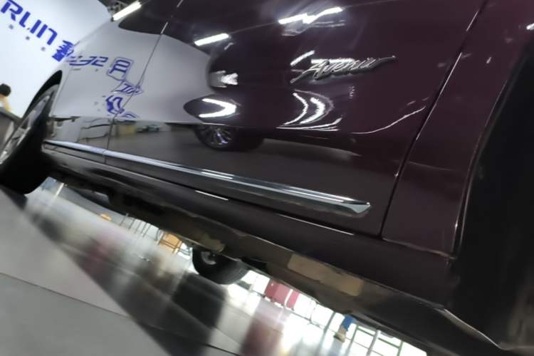 Used Buick GL8 2023 Avenir Aivia Six-Seat Deluxe Edition Right Side Sill