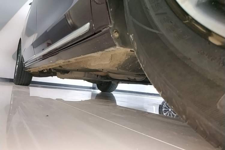 Used Buick GL8 2023 Avenir Aivia Six-Seat Deluxe Edition Right Side Sill