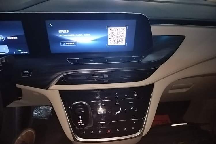 Used Buick GL8 2023 ES Lu Zun Deluxe Model Audio And AC Panel