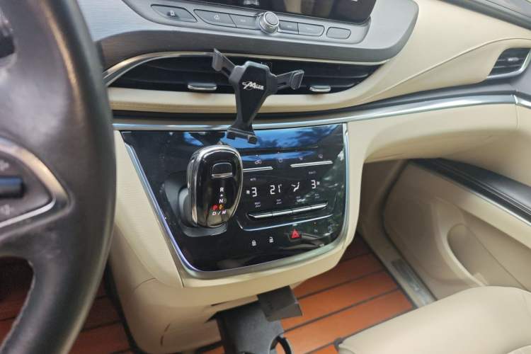 Used Buick GL8 2023 Land Business Class Smart Deluxe Model Audio And AC Panel