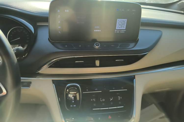 Used Buick GL8 2023 Facelifted Land Cruiser Executive Luxury Version Audio And AC Panel