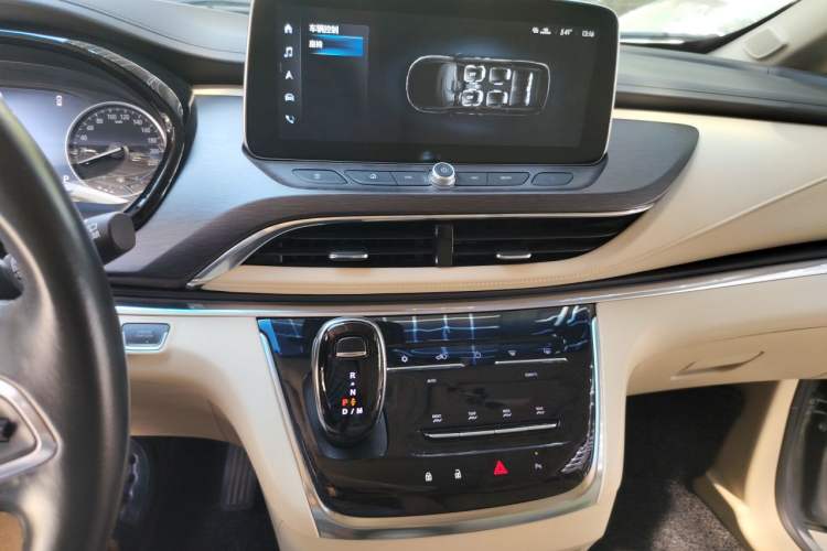 Used Buick GL8 2023 Facelifted Land Cruiser Executive Luxury Version Audio And AC Panel