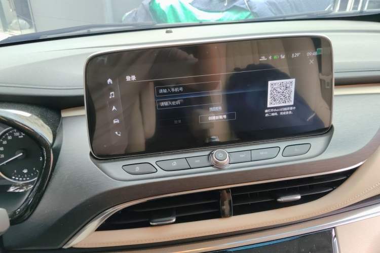 Used Buick GL8 2023 Facelifted Land Cruiser Executive Luxury Version Audio And AC Panel