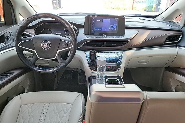 Used Buick GL8 2023 Land Executive Class Comfort Model Center Console