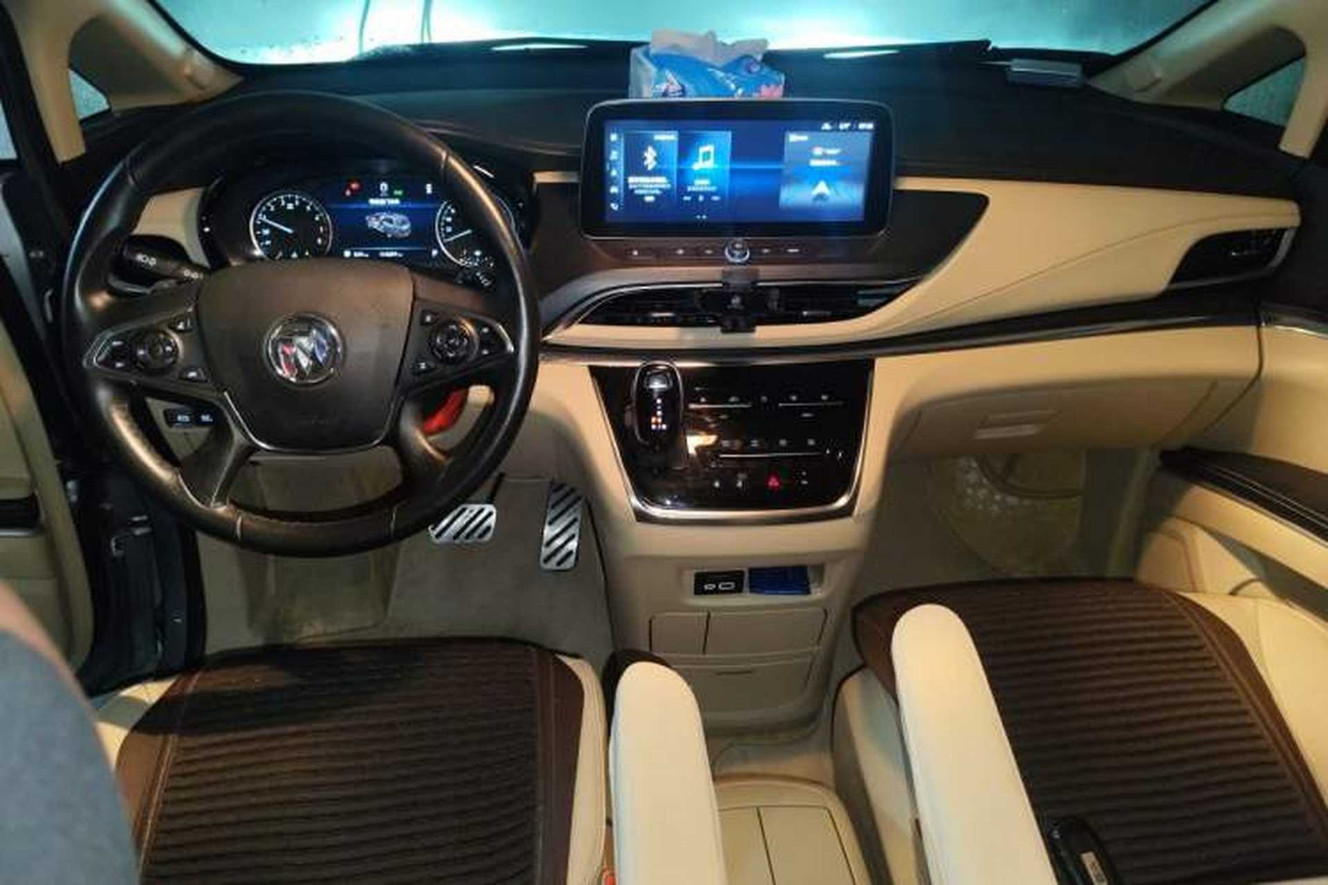 Used Buick GL8 2023 Facelifted Land Cruiser Executive Luxury Version Center Console