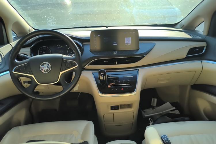 Used Buick GL8 2023 Facelifted Land Cruiser Executive Luxury Version Center Console