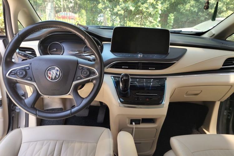 Used Buick GL8 2023 Facelifted Land Cruiser Executive Luxury Version Center Console