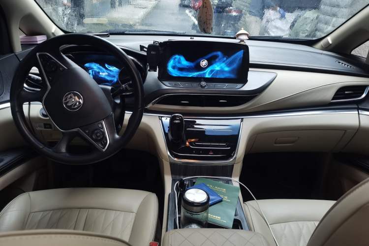 Used Buick GL8 2023 Facelifted Land Cruiser Executive Luxury Version Center Console