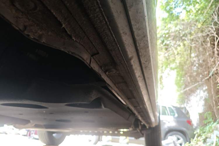 Used Buick GL8 2023 Land Executive Class Comfort Model Chassis Front Left
