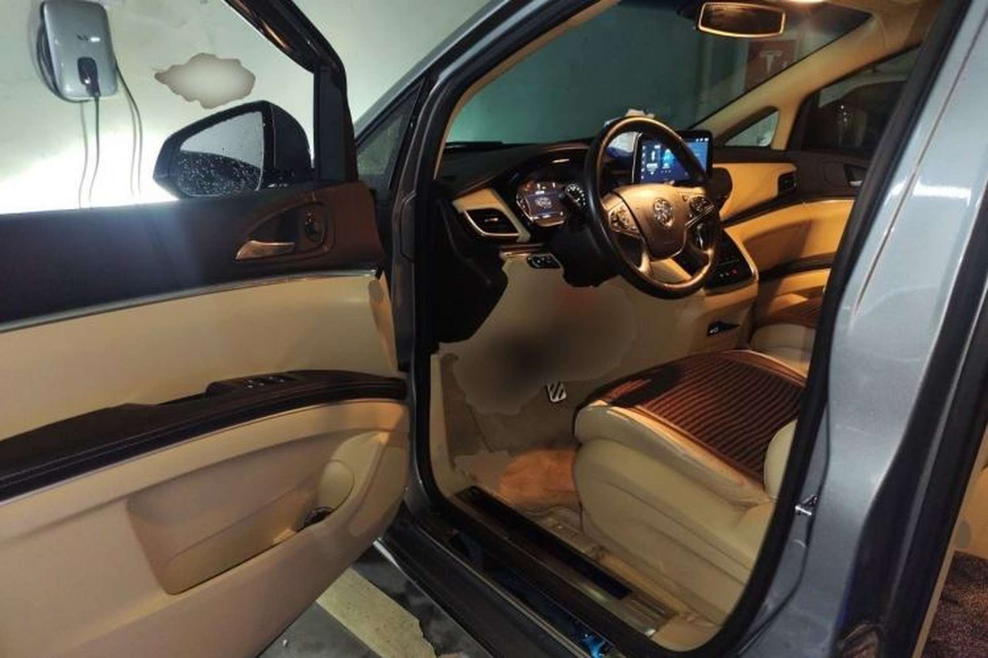 Used Buick GL8 2023 Facelifted Land Cruiser Executive Luxury Version Driver Seat
