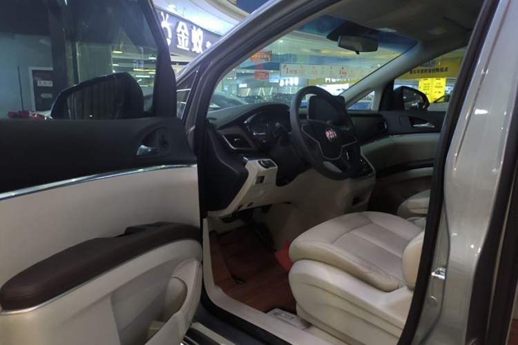 Used Buick GL8 2023 Land Executive Class Comfort Model Driver Seat