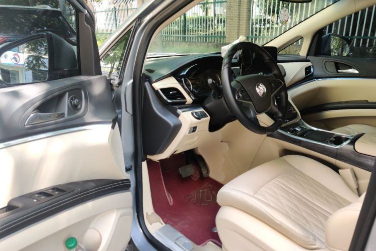 Used Buick GL8 2023 Facelifted Land Cruiser Executive Luxury Version Driver Seat