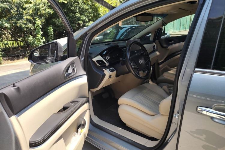 Used Buick GL8 2023 Facelifted Land Cruiser Executive Luxury Version Driver Seat