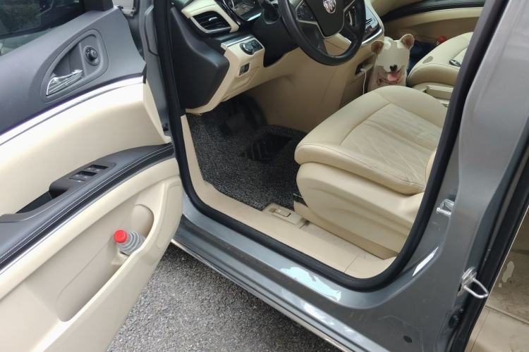 Used Buick GL8 2023 Facelifted Land Cruiser Executive Luxury Version Driver Seat
