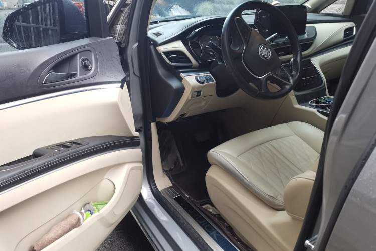 Used Buick GL8 2023 Facelifted Land Cruiser Executive Luxury Version Driver Seat