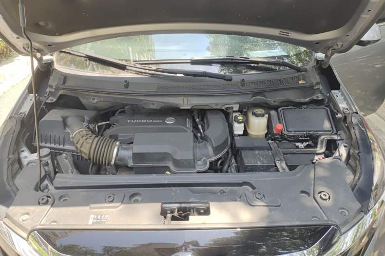 Used Buick GL8 2023 Facelifted Land Cruiser Executive Luxury Version Engine Bay