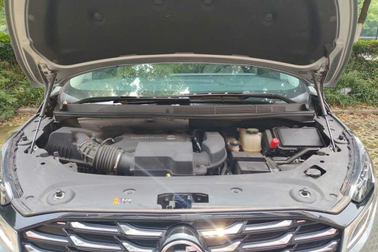 Used Buick GL8 2023 ES Lu Zun Comfort Model Engine Bay