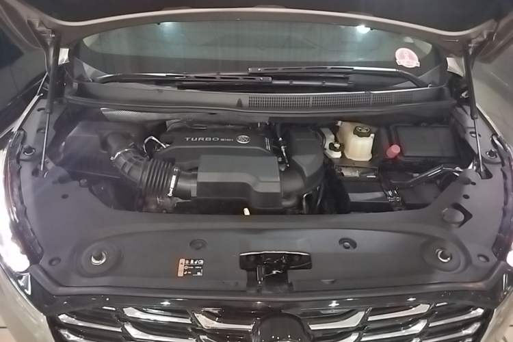 Used Buick GL8 2023 ES Lu Zun Deluxe Model Engine Bay