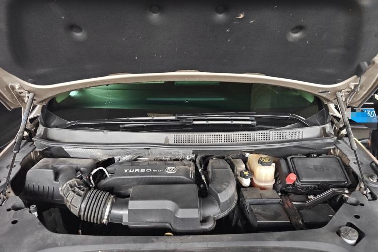 Used Buick GL8 2023 ES Lu Zun Deluxe Model Engine Bay