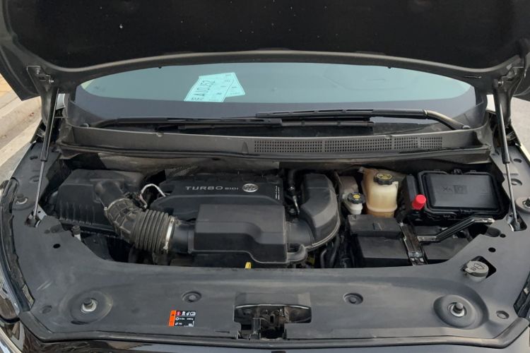 Used Buick GL8 2023 ES Lu Zun Deluxe Model Engine Bay