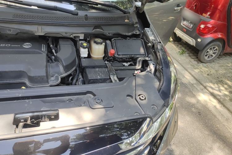 Used Buick GL8 2023 Facelifted Land Cruiser Executive Luxury Version Engine Bay Left