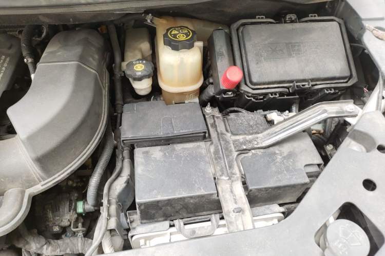 Used Buick GL8 2023 ES Lu Zun Comfort Model Engine Bay Left