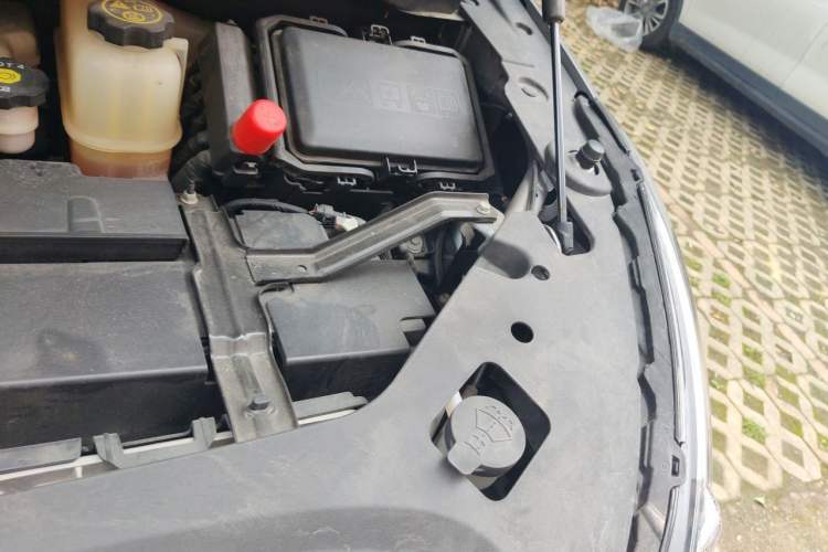 Used Buick GL8 2023 ES Lu Zun Comfort Model Engine Bay Left
