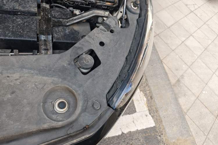 Used Buick GL8 2023 ES Lu Zun Comfort Model Engine Bay Left