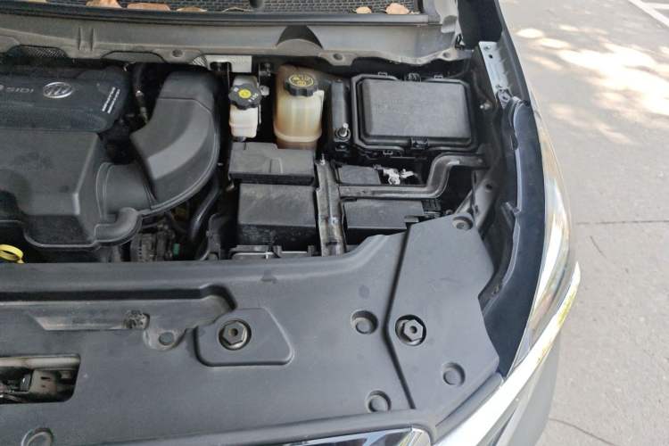 Used Buick GL8 2023 Land Business Class Smart Deluxe Model Engine Bay Left