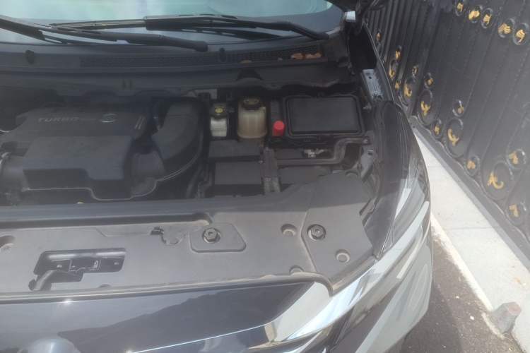 Used Buick GL8 2023 Land Executive Class Comfort Model Engine Bay Left