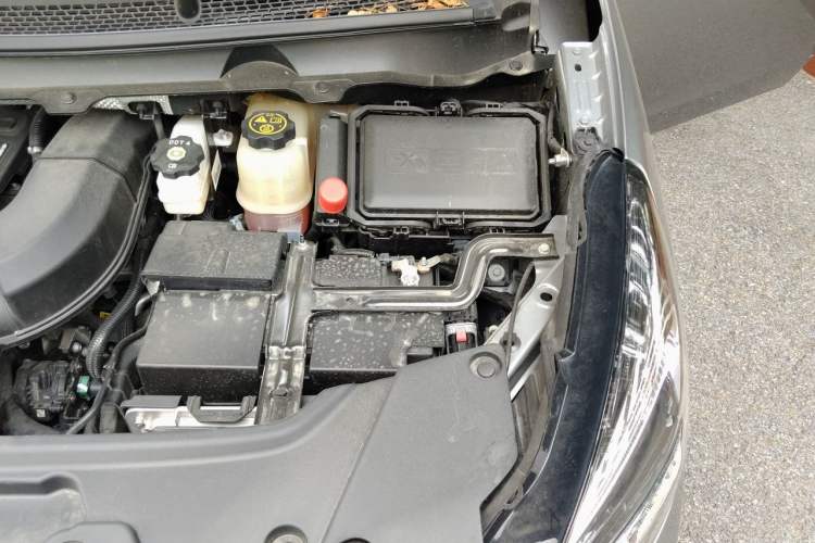 Used Buick GL8 2023 Facelifted Land Cruiser Executive Luxury Version Engine Bay Left