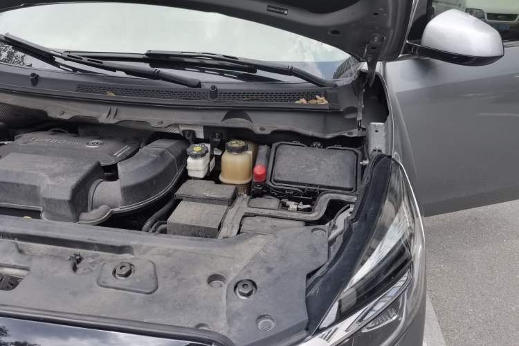 Used Buick GL8 2023 Land Executive Class Comfort Model Engine Bay Left