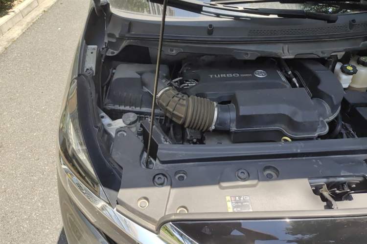 Used Buick GL8 2023 Facelifted Land Cruiser Executive Luxury Version Engine Bay Right