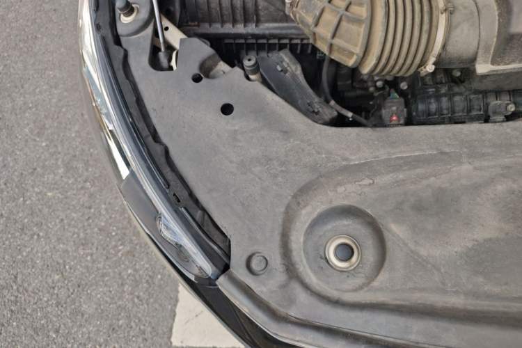 Used Buick GL8 2023 ES Lu Zun Comfort Model Engine Bay Right