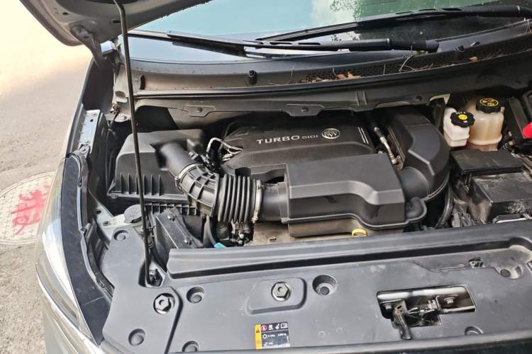 Used Buick GL8 2023 Land Executive Class Comfort Model Engine Bay Right