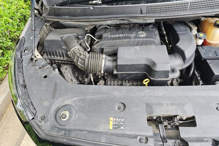 Used Buick GL8 2023 ES Lu Zun Comfort Model Engine Bay Right