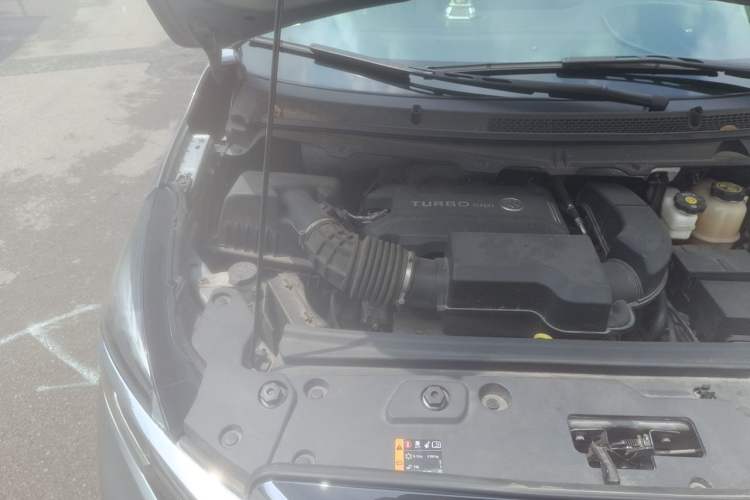 Used Buick GL8 2023 Land Executive Class Comfort Model Engine Bay Right