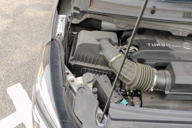 Used Buick GL8 2023 Facelifted Land Cruiser Executive Luxury Version Engine Bay Right