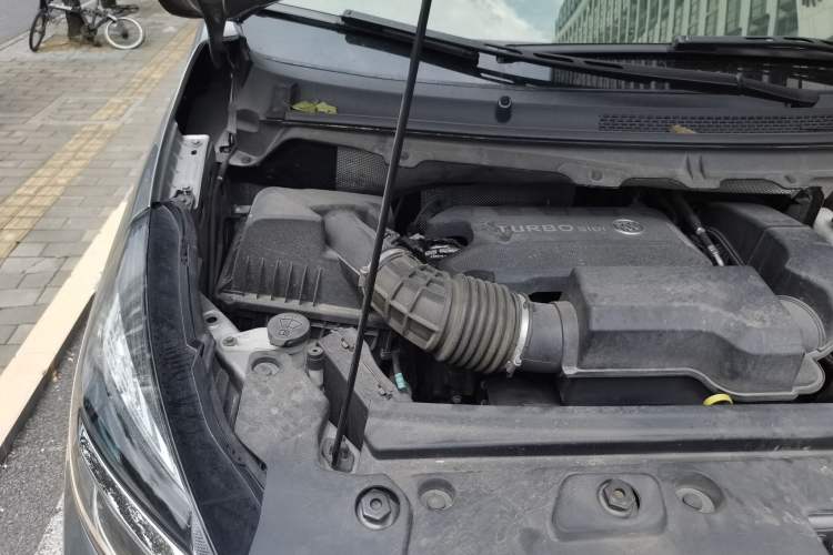Used Buick GL8 2023 Land Executive Class Comfort Model Engine Bay Right